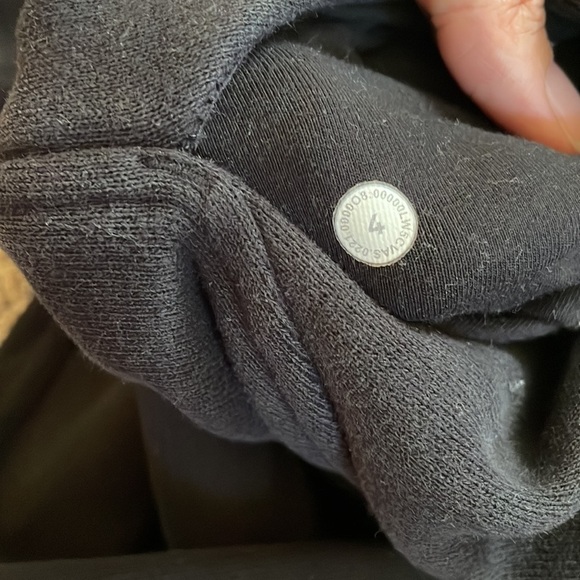 Lululemon black scuba joggers size 4 - Picture 4 of 7